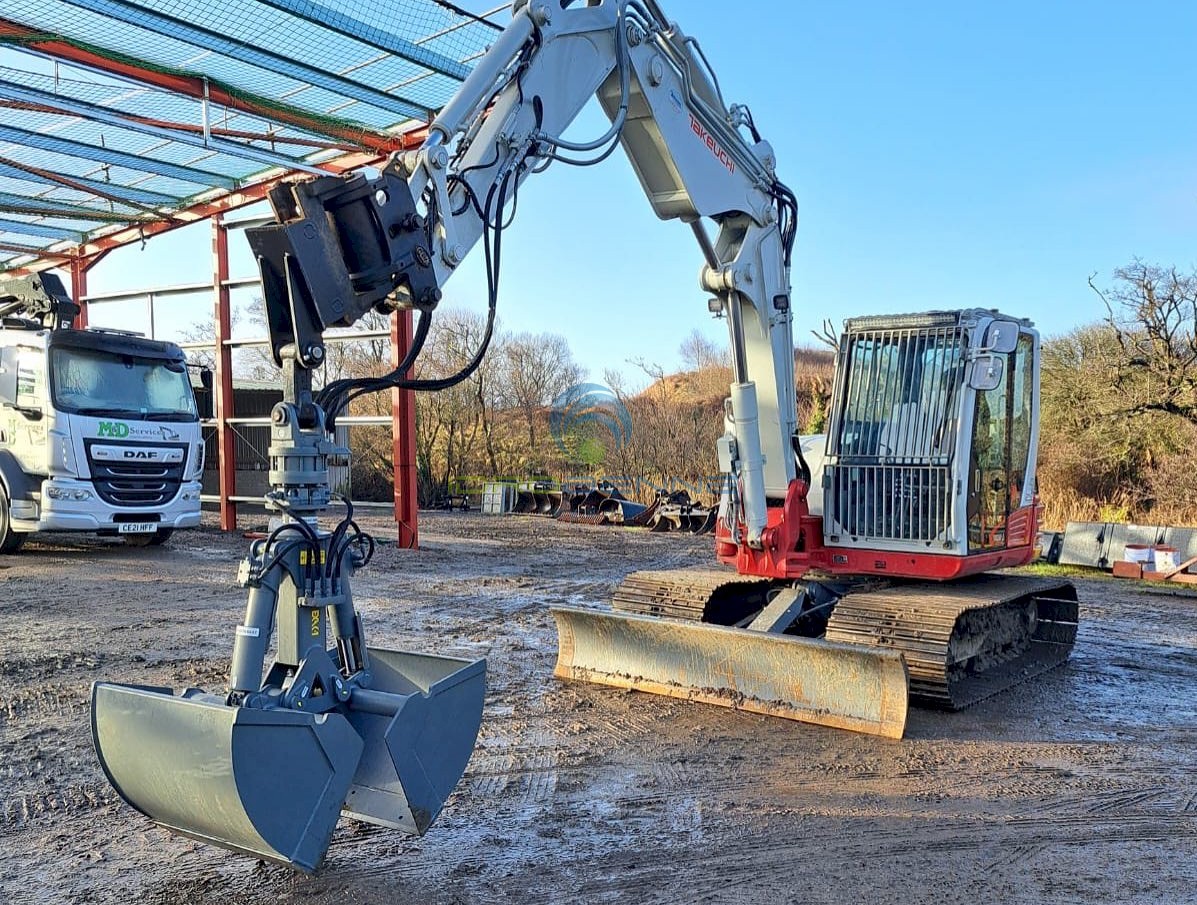 Csészés csipegetőkanál-Idrobenne