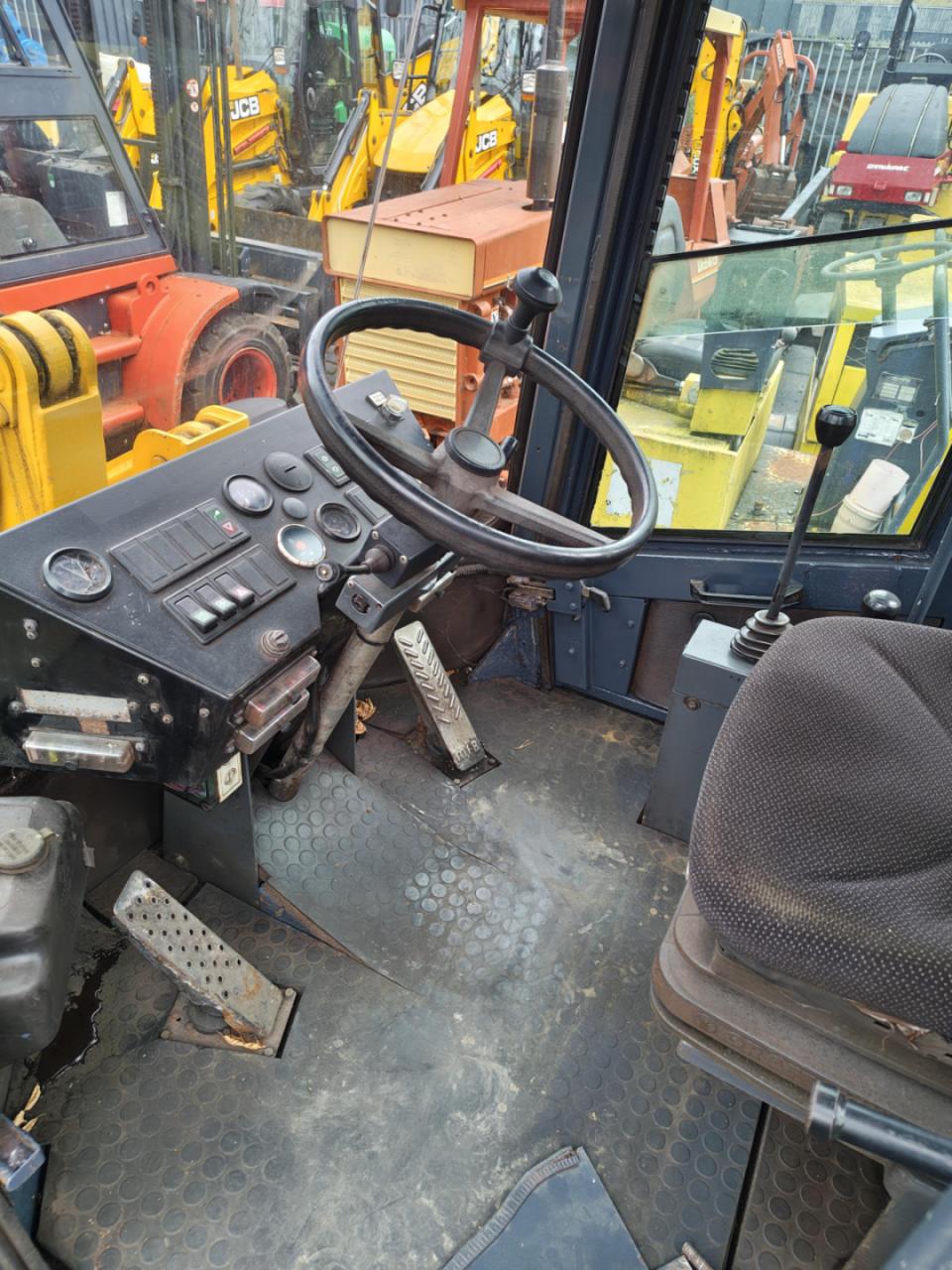 PAUS RL552 – kompakt gumikerekes homlokrakodó - Kép 8