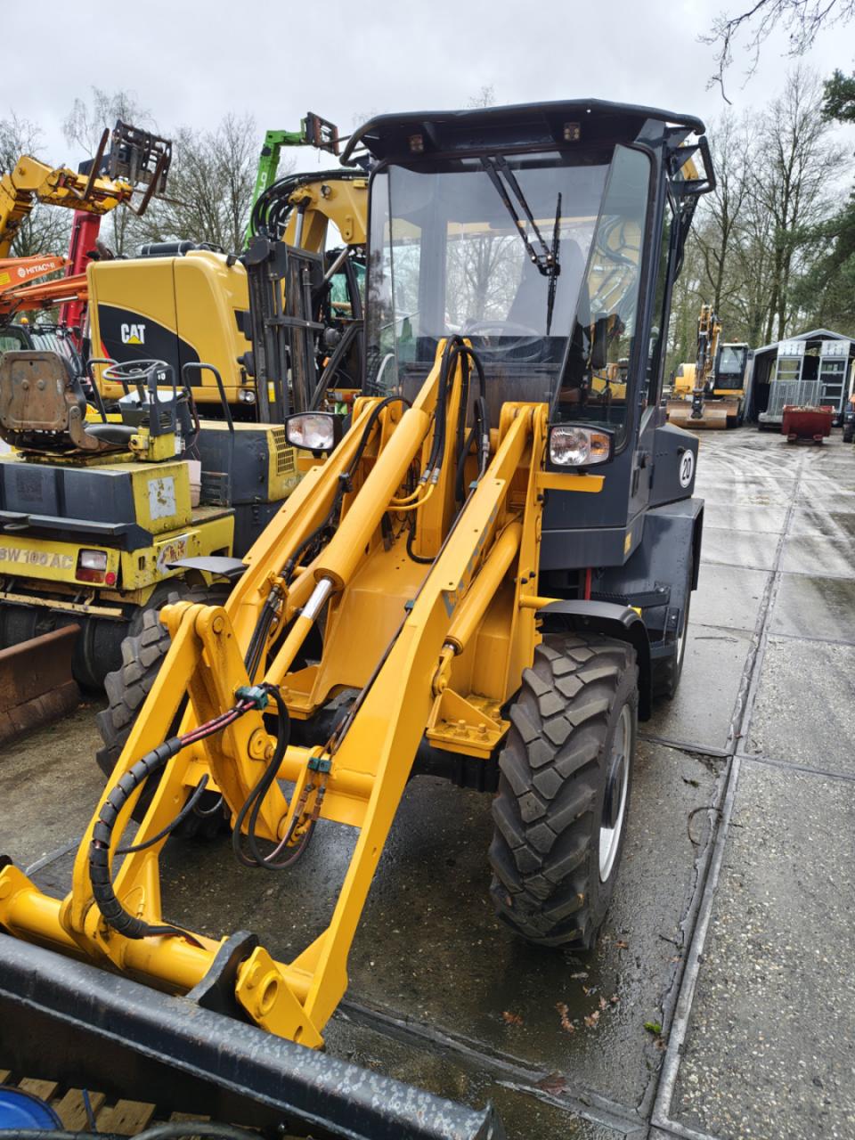 PAUS RL552 – kompakt gumikerekes homlokrakodó